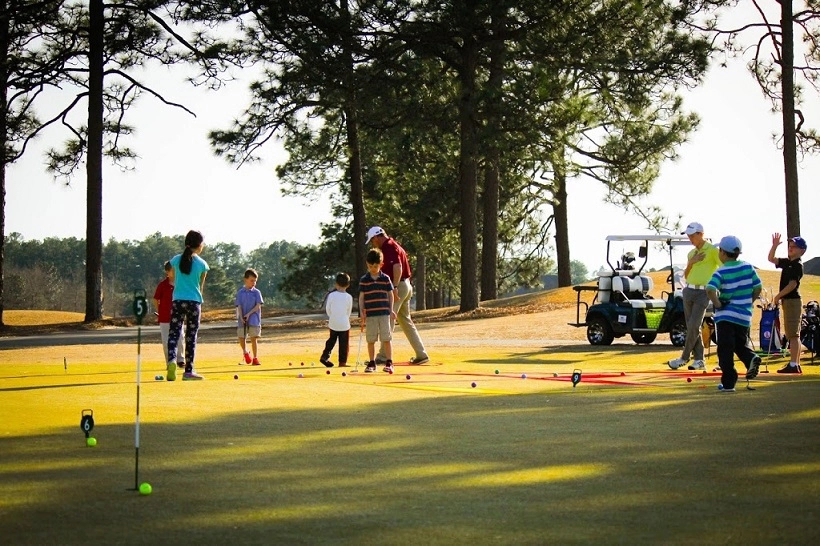 Những lợi ích khi cho trẻ nhỏ học đánh golf từ sớm