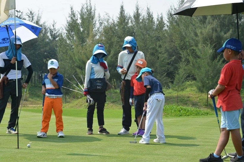 Phương pháp hướng dẫn trẻ đánh golf hiệu quả